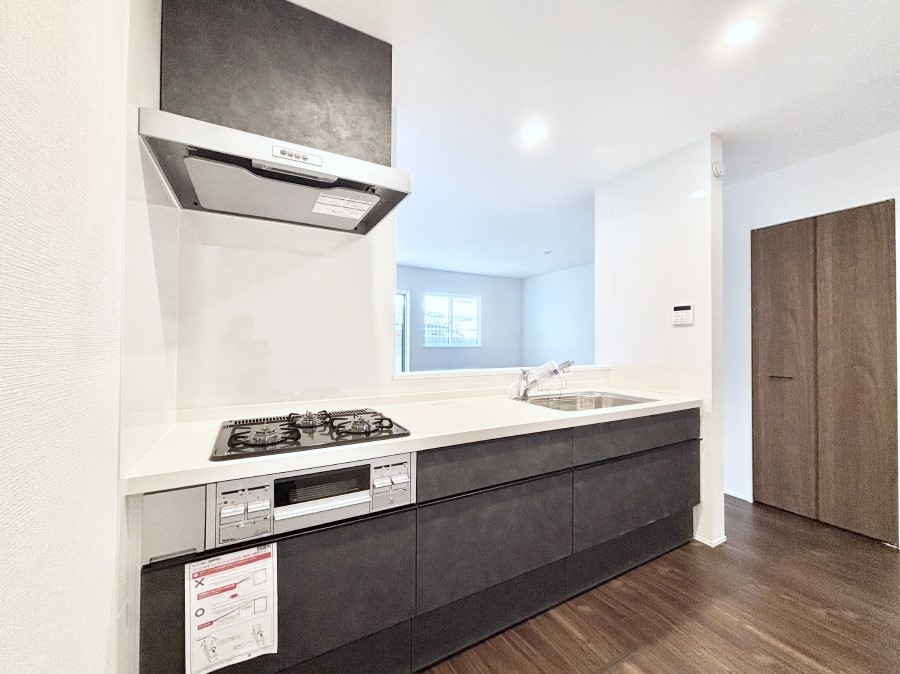 �L�b�`�� ���r���O�ŗV�Ԃ��q�l�������Ȃ��炨�������ł���ΖʃL�b�`���B  