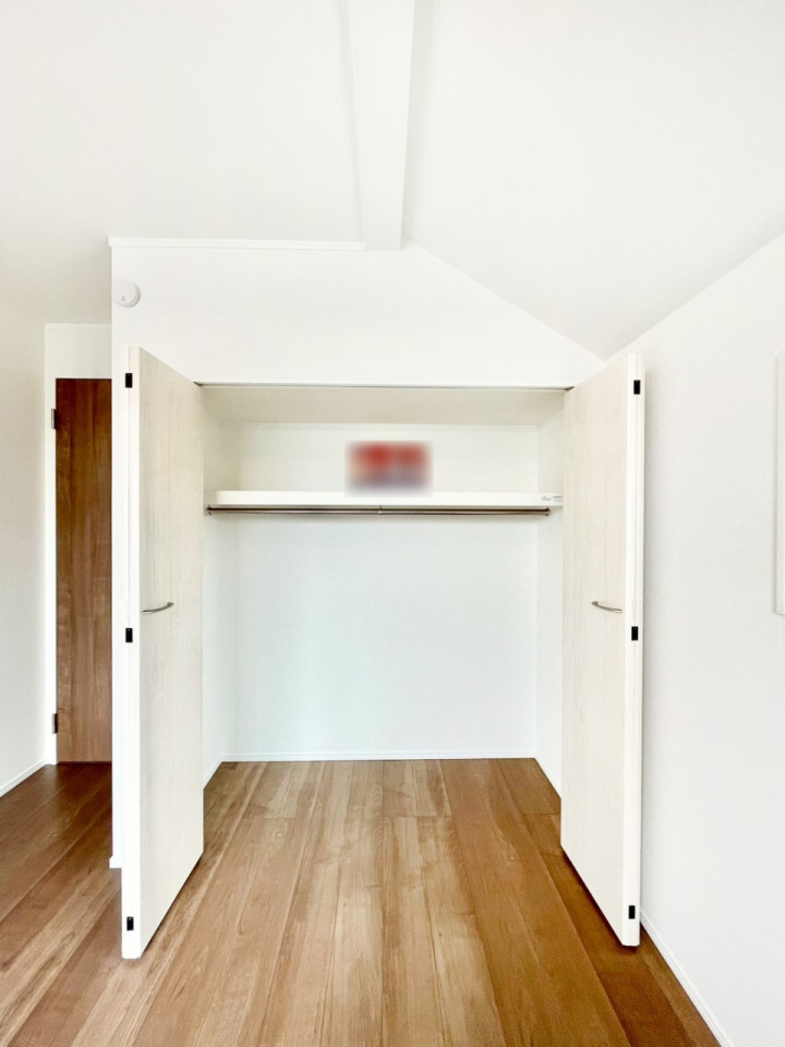 ���[ ��������ߗނ�ו��Ȃǂ̎��[�ɕ֗��ȃN���[�[�b�g�t���ł��B