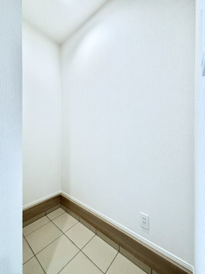 ���[ �V���[�Y�C���N���[�N�t���I�J���x�r�[�J�[���u���܂��B 