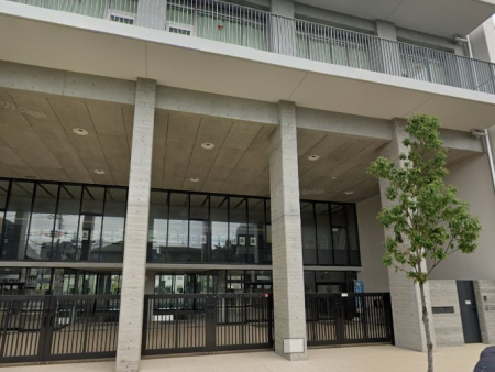 ���ӊ� ���w�Z 900m ���旧�����񒆊w�Z