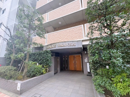 �G���g�����X �O�� �Y��ȃG���g�����X�́A���Z�҂�D�����}������Ă���܂�  