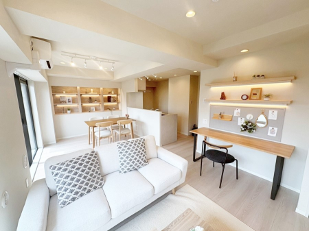 ���r���O ���R�Ƃ��Ƒ����W�܂�e���̋�ԁI