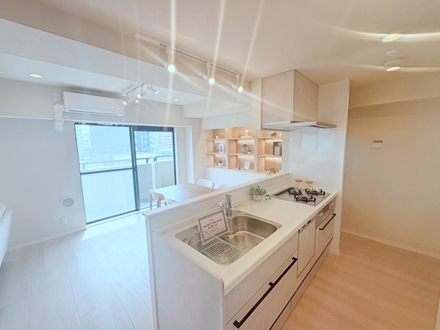 �L�b�`�� ���r���O�ŗV�Ԃ��q�l�������Ȃ��炨�������ł���ΖʃL�b�`���B  