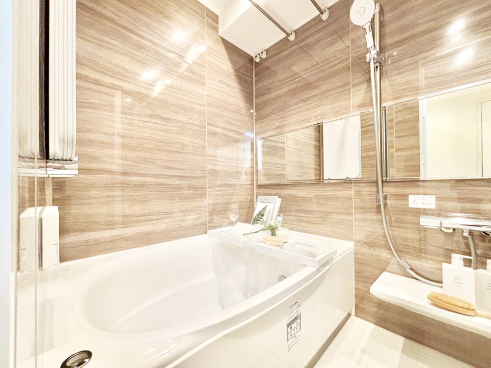 ���� ����̔�������Ă���閾�邢�������̂���o�X���[��