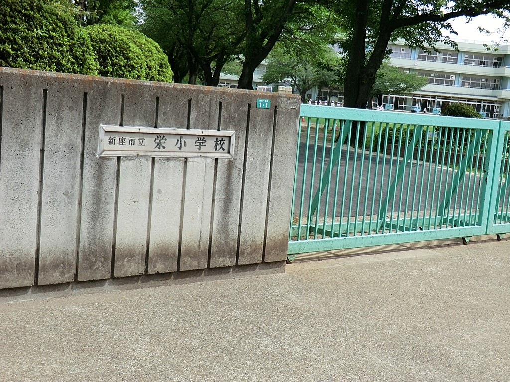 ���ӊ� ���w�Z 500m �V���s���h���w�Z