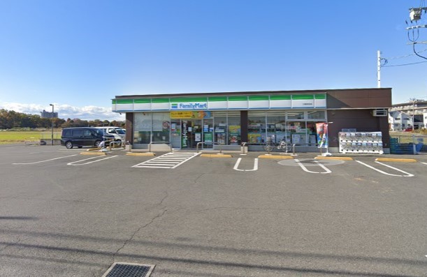 ���ӊ� �R���r�j 500m �t�@�~���[�}�[�g ��z�g�c�X