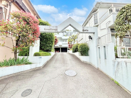 �G���g�����X �Z���҂◈�K�҂��C�����悭���o�}��