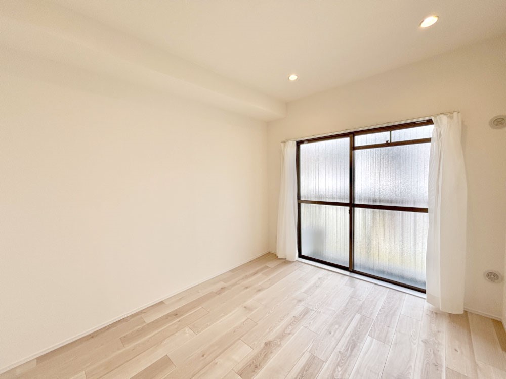 ���̑����� �o���R�j�[���J�������v���X���Ă����m��  