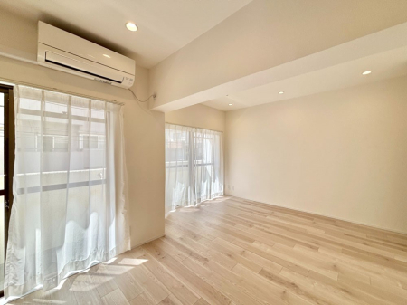 ���̑����� ���邢�z���������A�����̕��͋C�ɖ��������_�C�j���O�B   