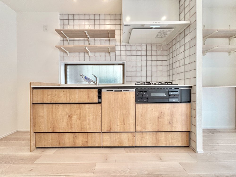 �L�b�`�� �������̂������ŉƑ��̏Ί炪�L����܂��I