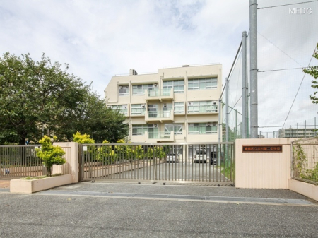 ���ӊ� ���w�Z 900m ���旧�u����񒆊w�Z