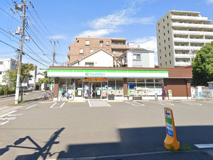 ���ӊ� �R���r�j 400m �t�@�~���[�}�[�g�����O���ړX