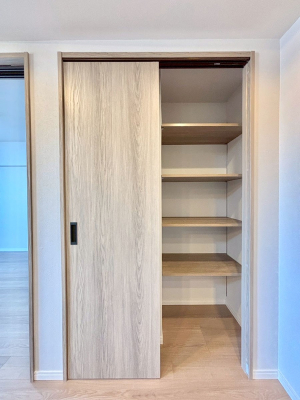 ���̑����� ���r���O���[�B�����Ɏ��[������ƕ����W�܂�LDK���X�b�L���Еt�������ł��ˁB  