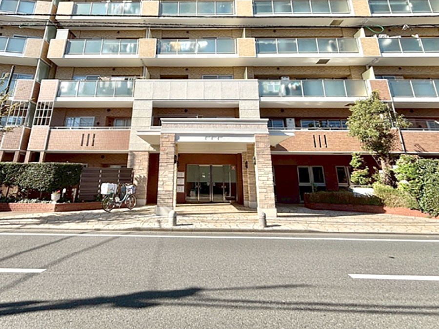 �G���g�����X �O�� �Y��ȃG���g�����X�́A���Z�҂�D�����}������Ă���܂�  