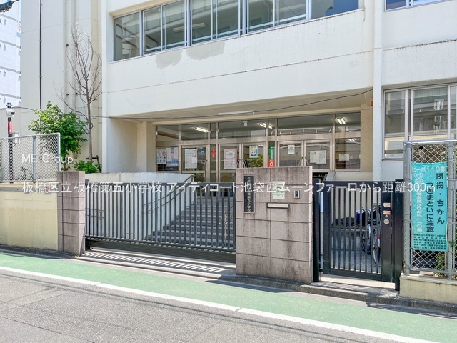 ���ӊ� ���w�Z 300m ���旧����܏��w�Z