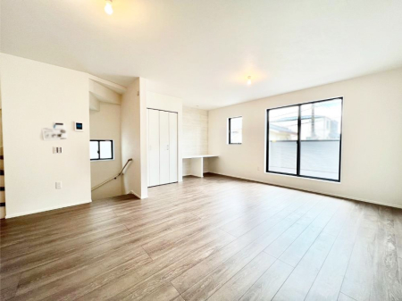 ���r���O ���邢�z���������A�����̕��͋C�ɖ�������郊�r���O�E�_�C�j���O�B   