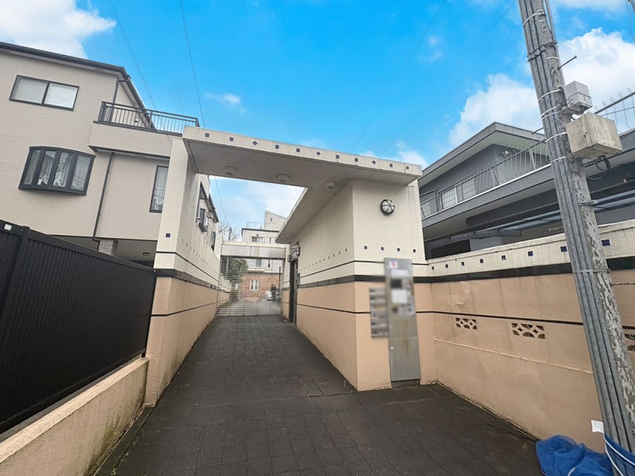 �G���g�����X �O�� �Y��ȃG���g�����X�́A���Z�҂�D�����}������Ă���܂�  