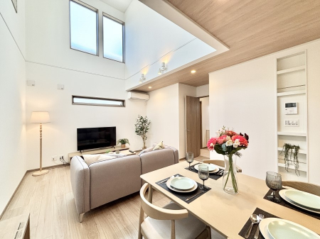 ���̑����� �Ƒ��̏Ί炪���R�Ɛ��܂�Ă���A����ȕ��͋C�̃_�C�j���O�Ɏd�オ���Ă��܂��B