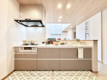 �L�b�`�� ���r���O�����n����l�C�̃J�E���^�[�L�b�`���B �Ƒ��������Ȃ���Ǝ������邱�Ƃ��ł��܂��B