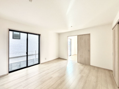 ���r���O ���邢�z���������A�����̕��͋C�ɖ�������郊�r���O�E�_�C�j���O�B 