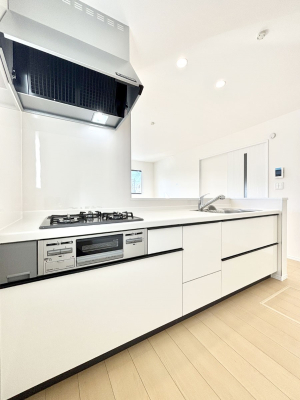 �L�b�`�� ���������Ȃ���ł����Ƒ��Ƃ̉�b���y���߂�ΖʃL�b�`��