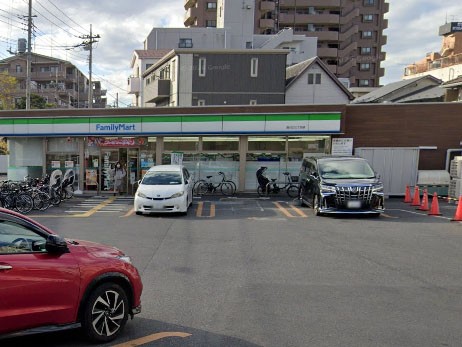 ���ӊ� �R���r�j 200m �t�@�~���[�}�[�g ������O���ړX