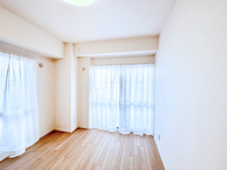 ���̑����� �o���R�j�[���J�������v���X���Ă����m��  