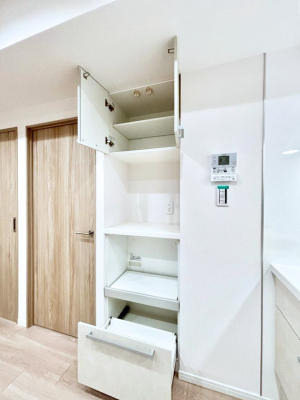 ���̑����� �J�b�v�{�[�h���W�������B�d�q�����W�E���ъ�Ȃǂ�u���܂��B