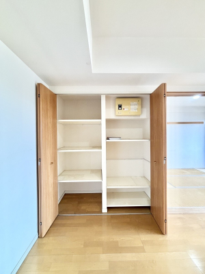 ���̑����� ���r���O���[�B�����Ɏ��[������ƕ����W�܂�LDK���X�b�L���Еt�������ł��ˁB  