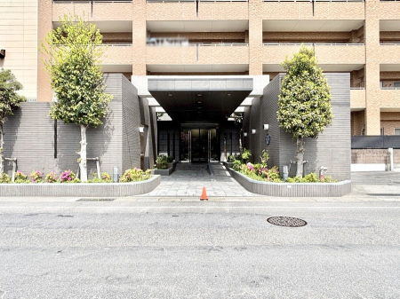 �G���g�����X �O�� �Y��ȃG���g�����X�́A���Z�҂�D�����}������Ă���܂�  