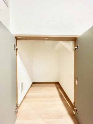 ���̑����� ���p�i�̃X�g�b�N�␅�Ȃǂ̔��~�Ɏg����K�i�����[�B