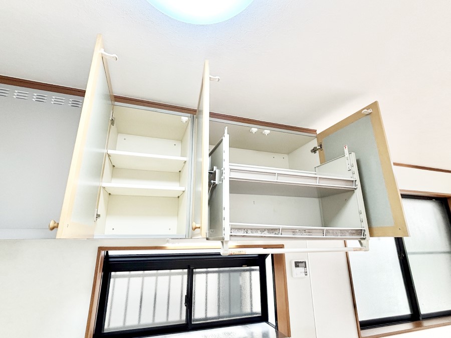 ���̑����� �L�b�`���㕔�̒݌˒I