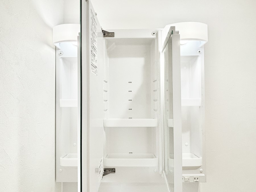 ���̑����� �O�ʋ��̗��ɁA���ϕi��q���p�i�Ȃǂ����[�\�B���ʑ����������ƕۂ��܂��I