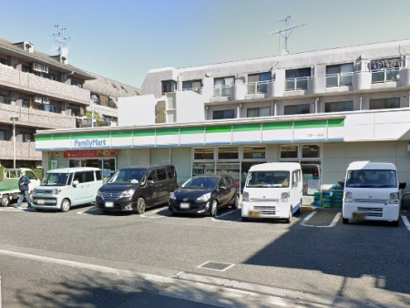 ���ӊ� �R���r�j 300m �t�@�~���[�}�[�g �O���꒚�ړX