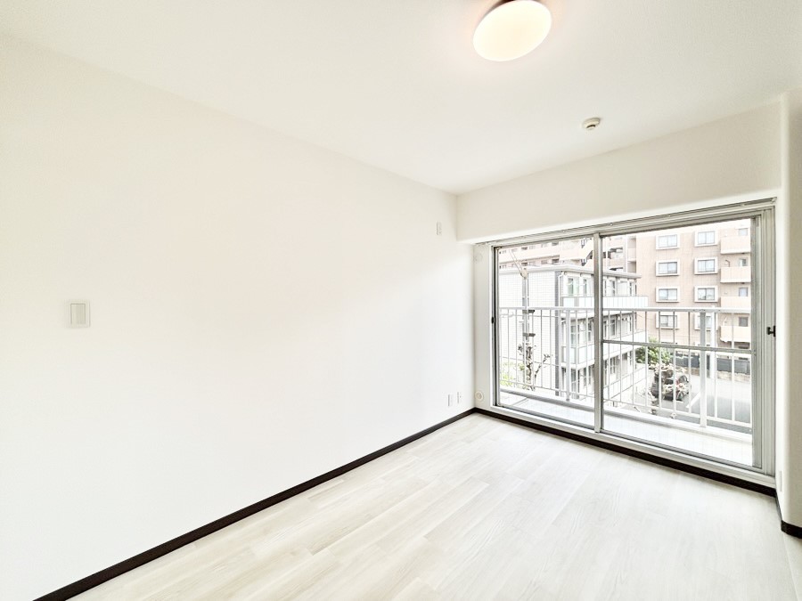 ���̑����� �o���R�j�[���J�������v���X���Ă����m��