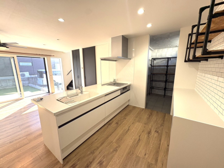 �L�b�`�� �L���Ďg������̂悢�L�b�`���A�������̂������ŉƑ��̏Ί炪�L����܂�