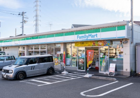 ���ӊ� �R���r�j 300m �t�@�~���[�}�[�g ���ɋ��l���ړX