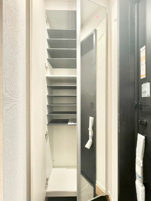 ���̑����� �����Ղ���[�ł���V���[�Y�{�b�N�X�ŉƑ��S���̌C���A���ւ�������B  