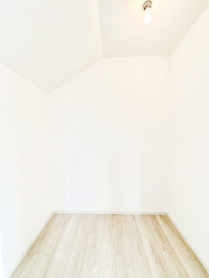 ���̑� �G�ߕi���̕i�Ȃǂ����Ղ���[�o����E�H�[�N�C���N���[�[�b�g�t���ł��B