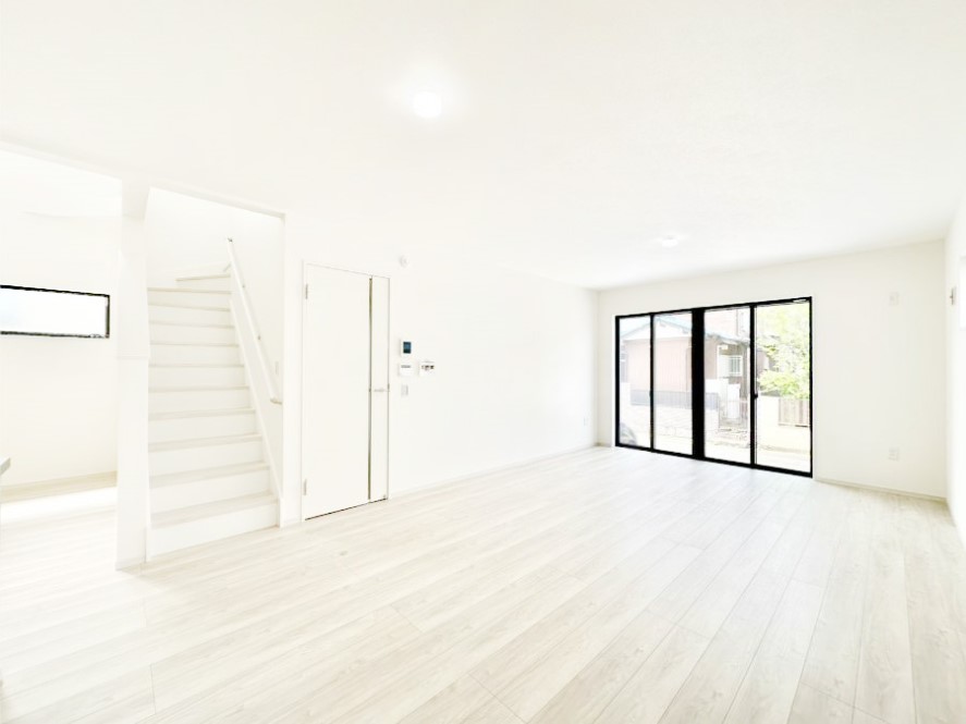 ���r���O ���邢�z���������A�����̕��͋C�ɖ�������郊�r���O�_�C�j���O