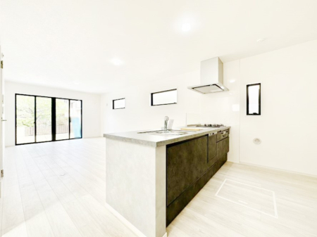 �L�b�`�� ���Ƒ��̉�b�e�ޑΖʃL�b�`���I���������̃p�p�}�}�����Ƒ��Ɖ߂������Ԃ����������B