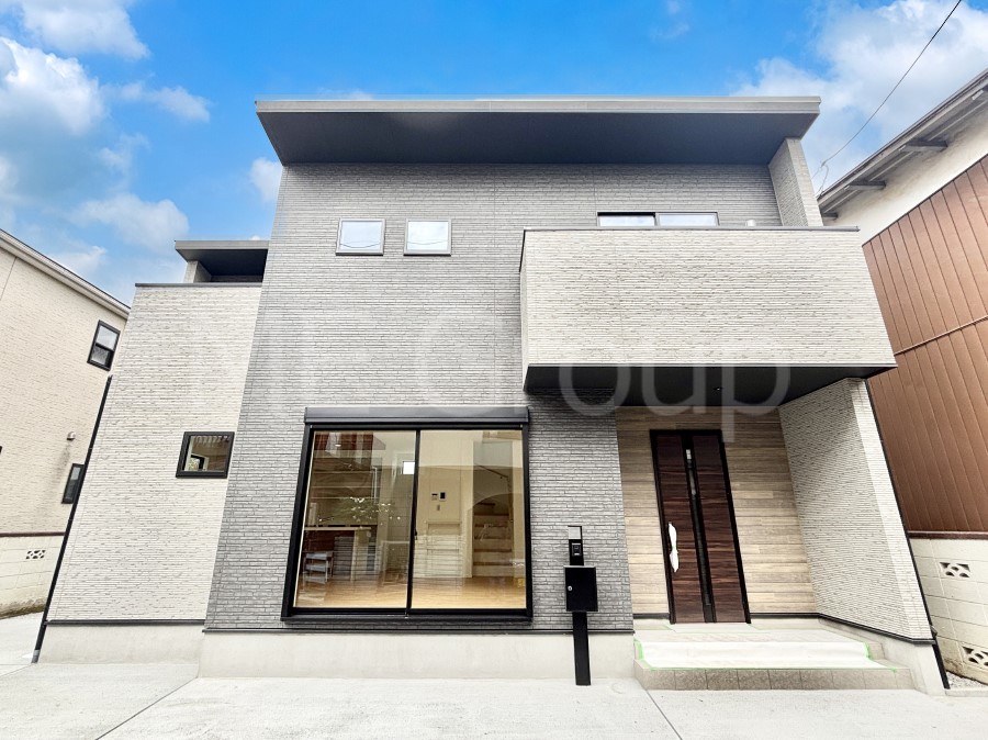 ���n�O�ώʐ^ �������ꂽ�O�ρA�㎿�ȏZ��Ԃ��L���鎺���͉i�����S���ĉ߂�����Z���ł��B 