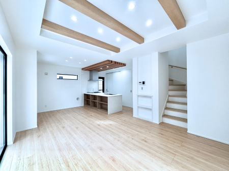 ���r���O ���邢�z���������A�����̕��͋C�ɖ�������郊�r���O�E�_�C�j���O�B 