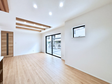 ���̑����� �Ƒ��̏Ί炪���R�Ɛ��܂�Ă���A����ȕ��͋C�̃_�C�j���O�Ɏd�オ���Ă��܂��B