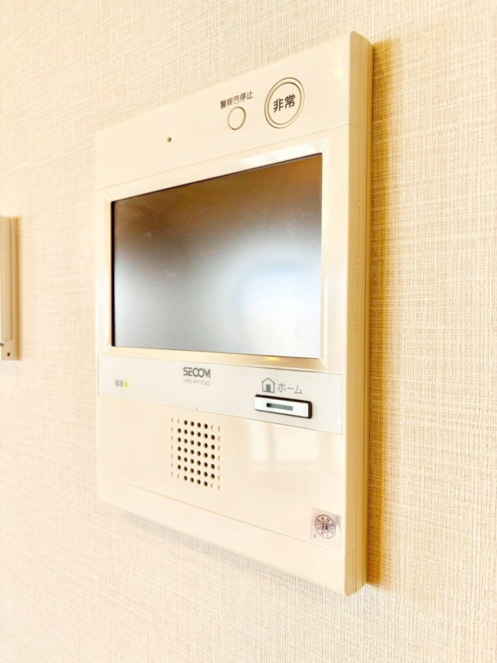 ���̑����� TV���j�^�[�t�C���^�[�t�H�����t���Ă��ăZ�L�����e�B�[��  