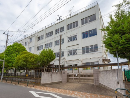 ���ӊ� ���w�Z 300m �����旧�C�����w�Z