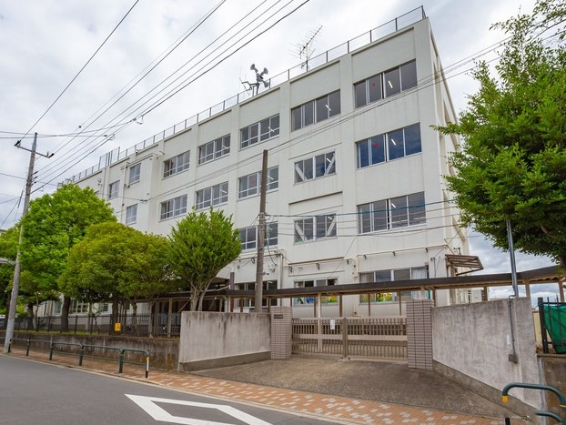 ���ӊ� ���w�Z 300m �����旧�C�����w�Z