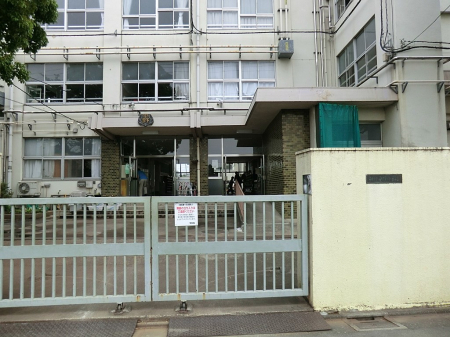 ���ӊ� ���w�Z 700m �����旧���쏬�w�Z