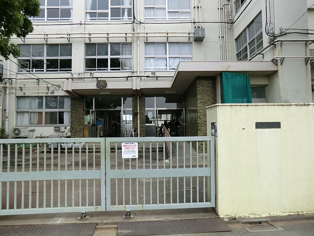 ���ӊ� ���w�Z 700m �����旧���쏬�w�Z