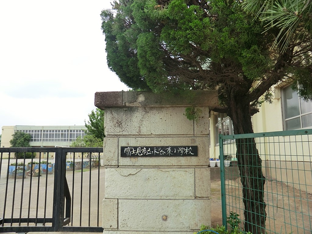 ���ӊ� ���w�Z 720m �x�m���s�����J�����w�Z